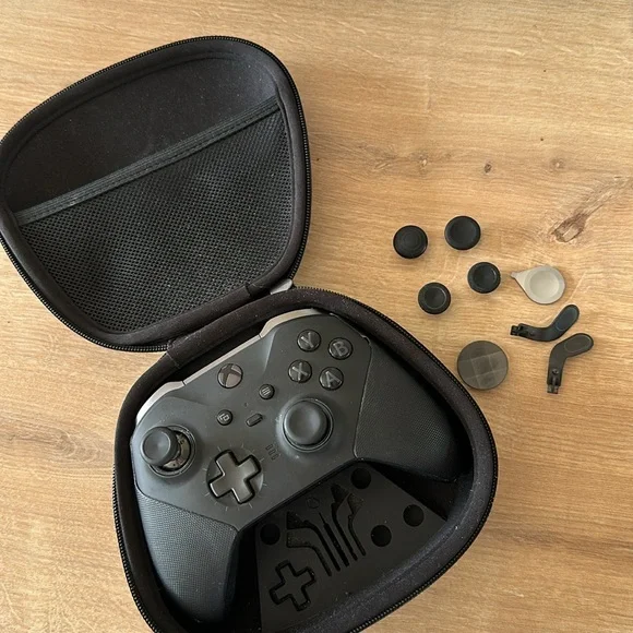 Elite Series 2 Wireless Controller for Xbox - Picture 2 of 6